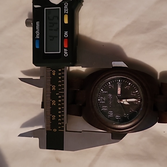 NEW Earth Eco-Friendly‎ Men's Wood Wrist Watch W/Day & Date Runs-BD-27 - Picture 8 of 8